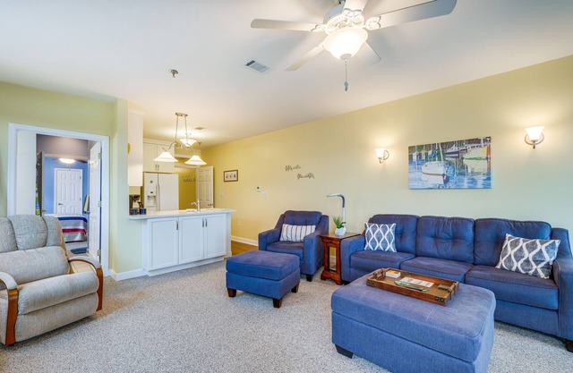 Lakefront Huddleston Condo w/ Community Pool