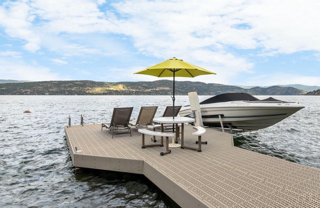 LAKEFRONT I DOCK I FAMILY