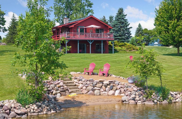Lakefront Irish Hills Home ~ Sleeps 10 ~ Sandy Beach ~ Near MIS Speedway