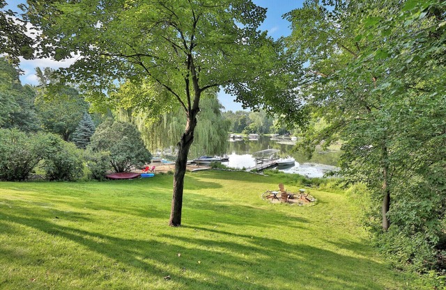 Lakefront: Kayaks /paddleboard/canoe included on Crystal Lake