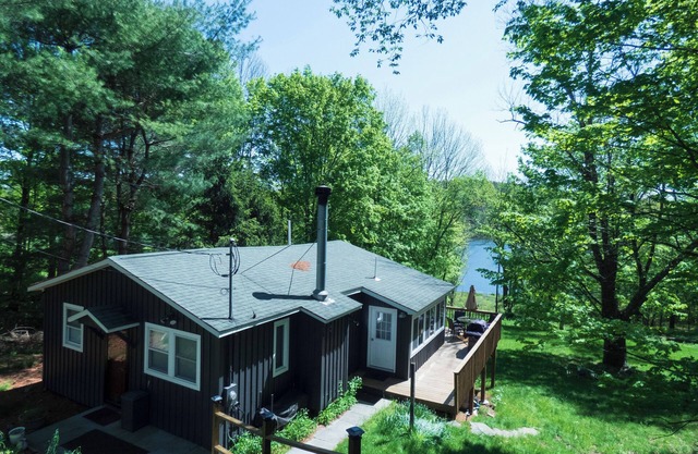 Lakefront Kenoza Cottage