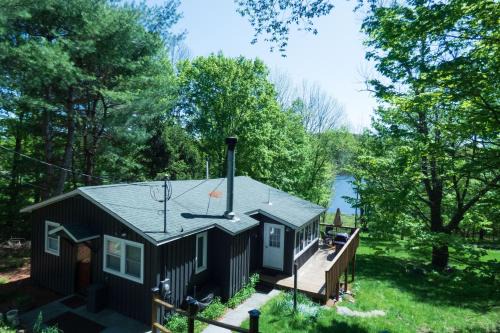 Lakefront Kenoza Cottage