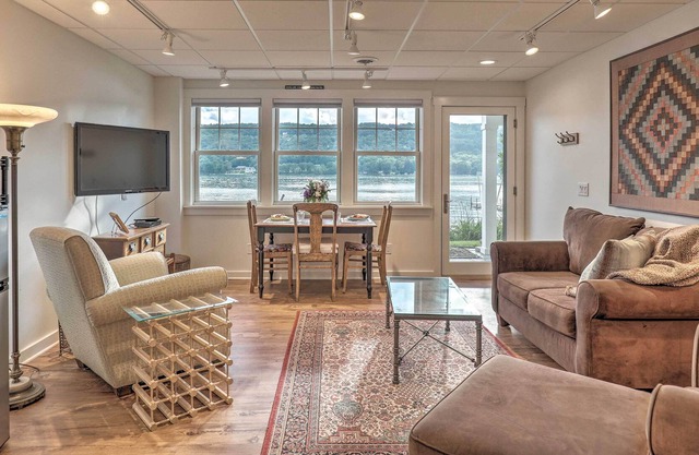 NEU! Finger Lakes Apt w / Dock Access auf Keuka Lake