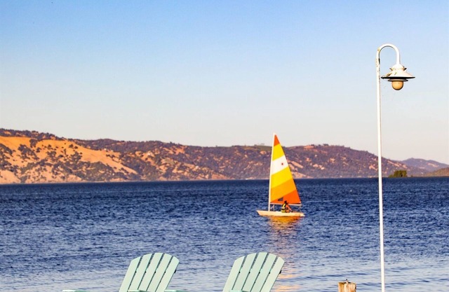 Lakefront | King Bed | Private dock |SUPs & Kayaks