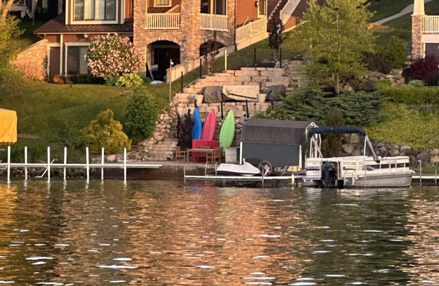 Lakefront Large Executive Home - Summer, Fall, Winter and Spring Glorious Views!