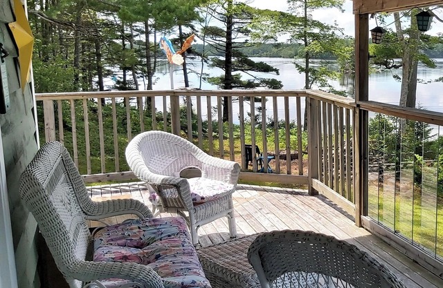 Lakefront Living in a Sunset Cove with kayaks