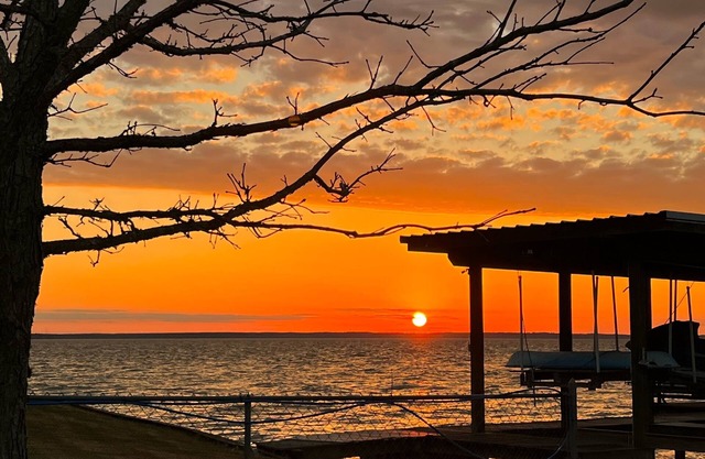 Lakefront Livingston Vibes