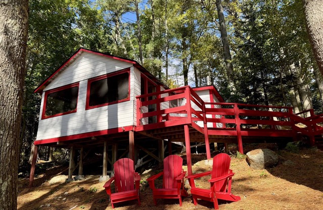 Lakefront Lobster Tiny Cabin @ Getogether Stays