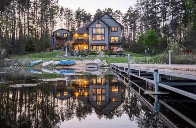 Grass Lake Lodge - Private Lakefront 5.000 SF Lodge & 1.000 SF Apt auf 65 Hektar
