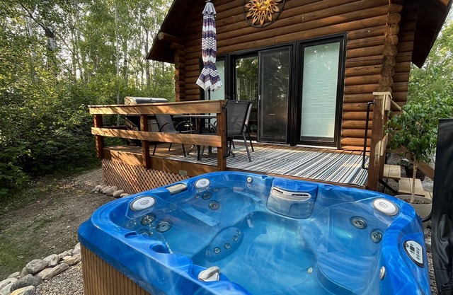 Lakefront Log Cabin with HOT TUB. Unique property with private lake access.