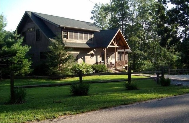 Seeseite Log Home auf Spectacular Mountain Lake