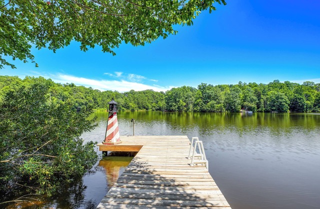 Lakefront Lusby Home w/ Fire Pit: 3 Mi to Beach!