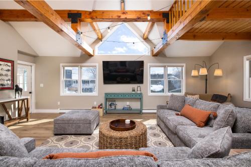 Lakefront Luxury At Stony Pointe
