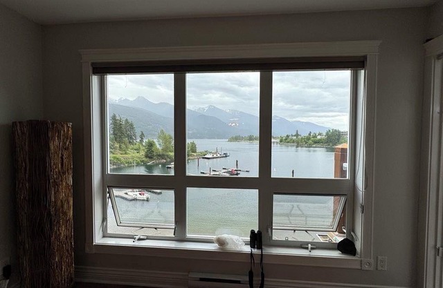 LAKEFRONT LUXURY CONDO.