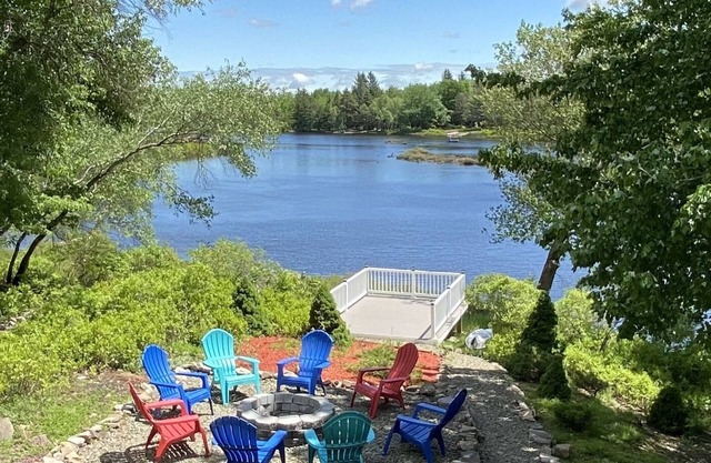 Lakefront Luxury Escape! Hot Tub Fire Pit Fireplaces Billiard Private Dock