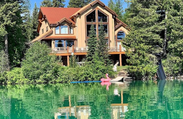 Lakefront Luxury Lodge * Hot Tub * Private Dock * Offseason Discounts