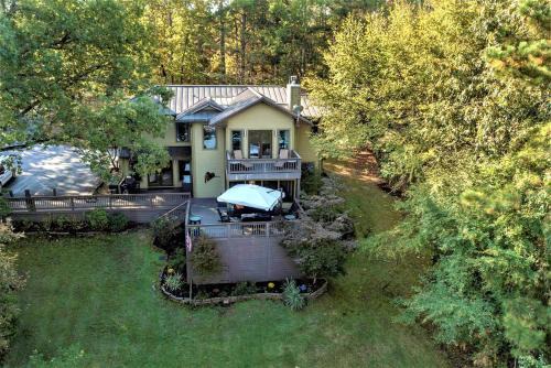Lakefront Luxury: Private Water Front Vacation Rental with Views Near Hot Springs, AR