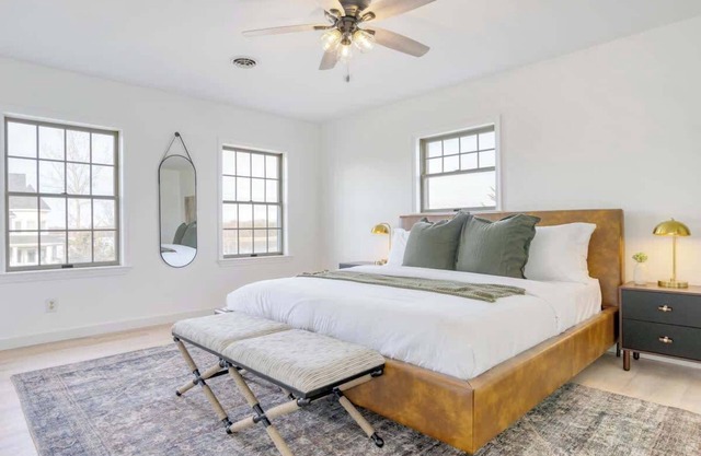 Lakefront Luxury: Private Hudson Valley House w/ Direct Water Access 8 Guests