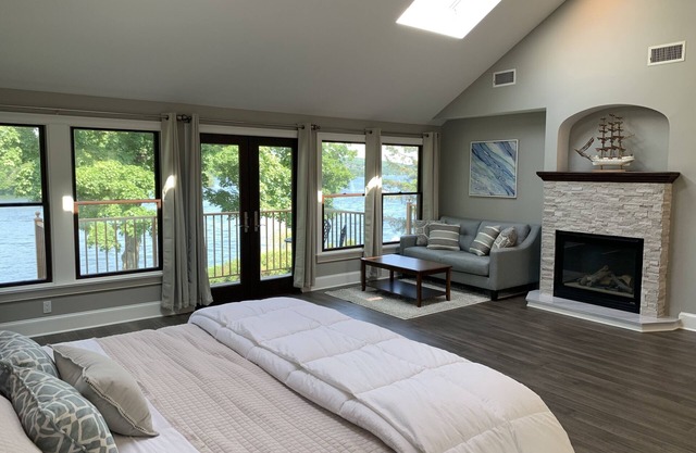 Lakefront Luxury Retreat auf dem Candlewood Lake