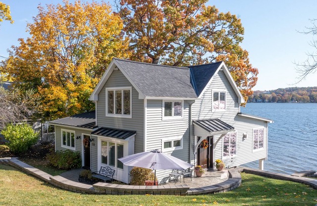 Lakefront luxury with Cottage Charm