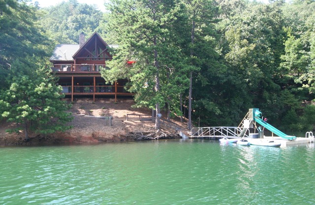 Lakefront Luxury 5 Schlafzimmer Blockhaus am malerischen Fontana See von Smoky Mtns