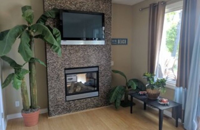 LAKEFRONT MASTER HOUSE with private sandy beach and fire-pit.