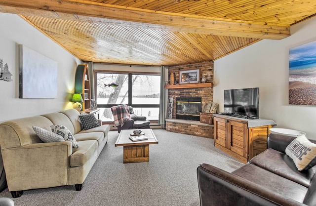 Lakefront Mercer Home: Private Dock & Kayaks!