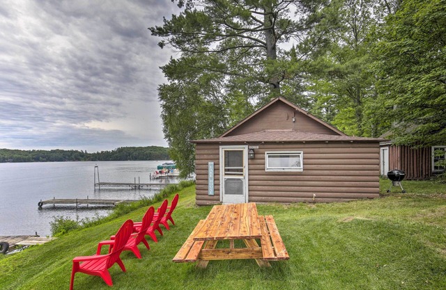 Lakefront Minocqua Cabin w/ Dock & Fire Pit!