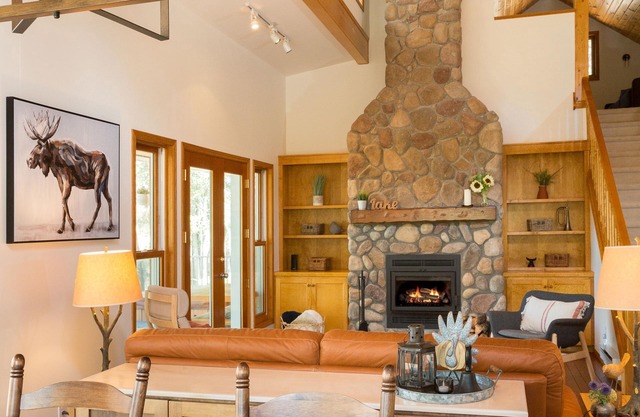 Lakefront Mountain Retreat + Heritage Cabin + RV parking!
