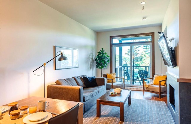 Lakefront, Mountain View - 1 Bedroom Resort Suite