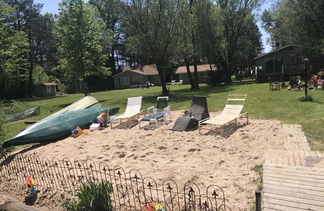 Lakefront, Mt Morris, Wi 3 bed 1.5 ba home with great sand beach on 5 lake chain