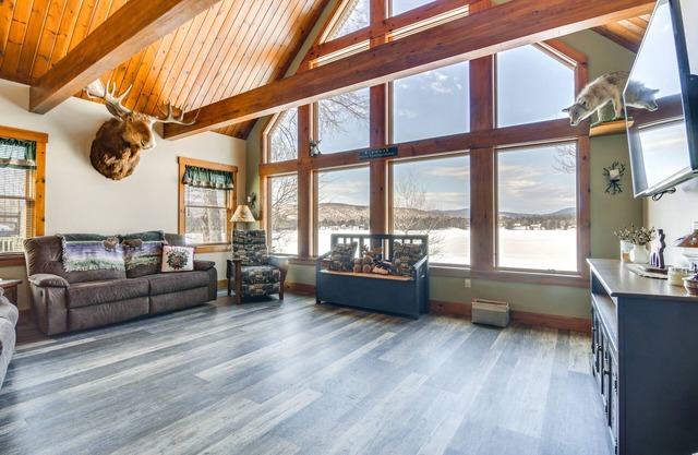 Lakefront New Hampshire Hideaway w/ Deck & Views