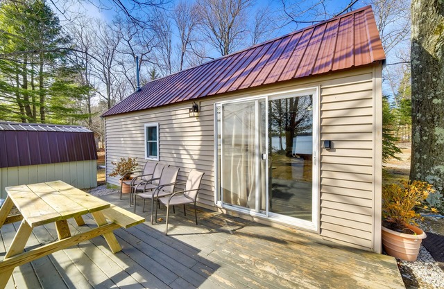 Lakefront Newberry Studio w/ Fire Pit!