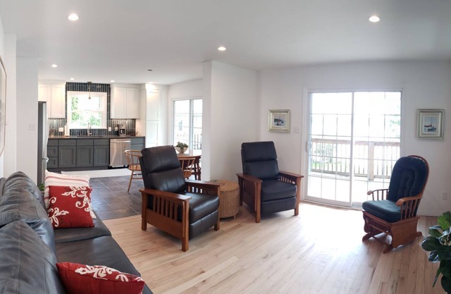 Lakefront newly renovated 3-bedroom house with two Kitchens in tranquil Windham