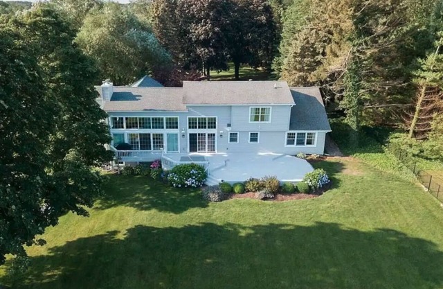 Lakefront Oasis near Lewiston & Niagara Falls