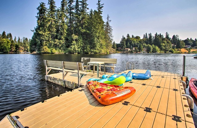 Renovierte Olympia-Kabine mit eigenem Dock am See