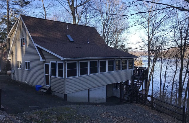 Seeufer auf Wallenpaupak mit privatem Dock. Ideal für Familienfeiern