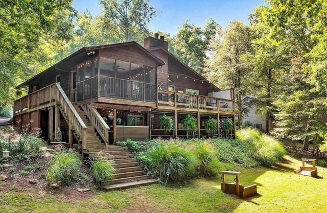 Lakefront Paradise - Hot Tub, Game Rm, Kayaks, Dock