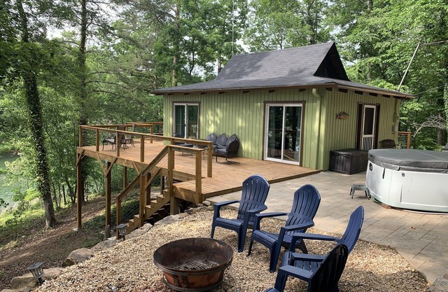 ZUM VERKAUF - Deep Water Cabin