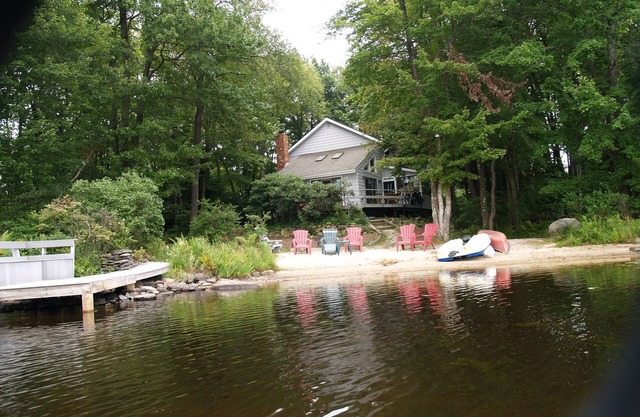 Lakefront Pocono Retreat / familien- und haustierfreundlich / Kanus / Kajak / Ruderboot / Feuerstelle!