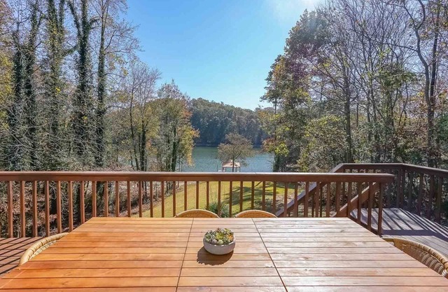 Lakefront, Private Dock, Heated Pool, Hot Tub, Kayaks, GameRoom, Dahlonega 25min