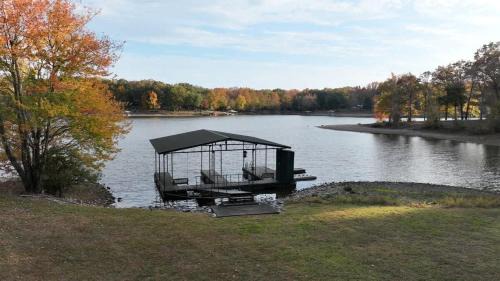 Lakefront - Private Dock - Fishing & Swimming