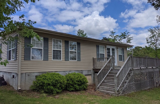 Lakefront, private dock, boat access
