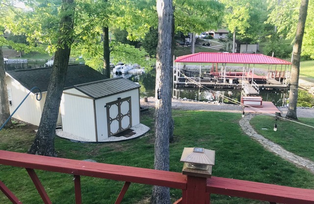 Lakefront property that sleeps up to 9