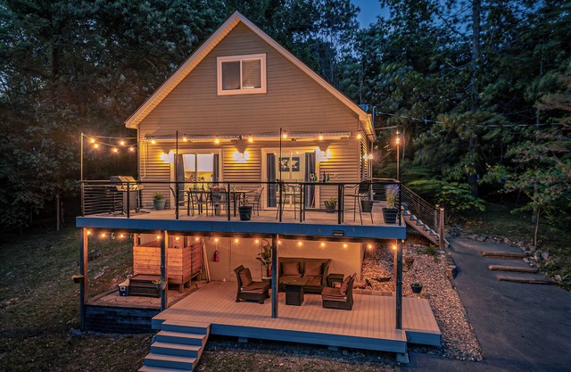 Lakefront Property w/ private dock - Sleeps 8 with Kayaks, SUP, & H2O trampoline