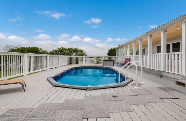 Lakefront Property with a pool & hot tub!