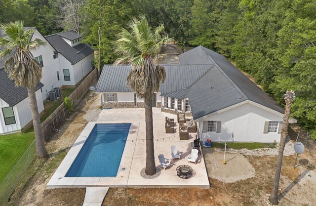Lakefront Retreat with Pool, Dock & Game Room