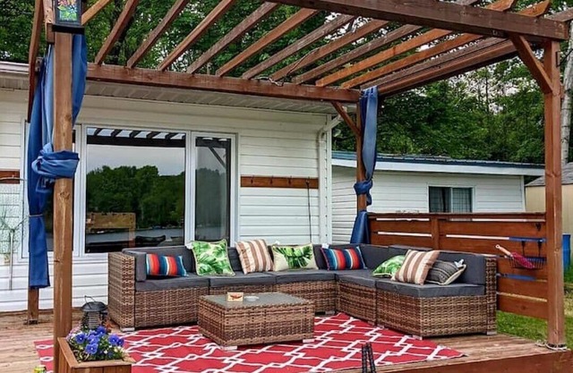 Lakefront Retreat - 2 Bedroom Cottage with Bunkie & Canoe