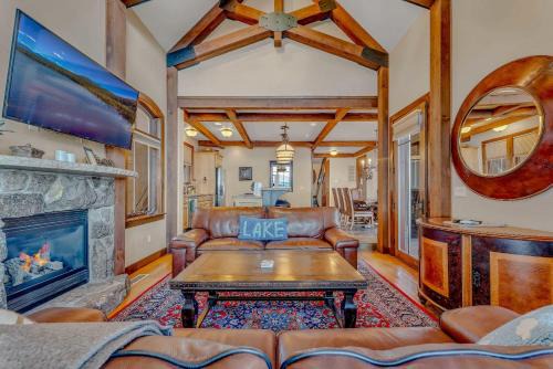 Lakefront Retreat Across from Homewood Resort