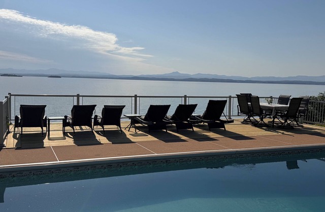 Lakefront retreat in Willsboro - 6 bedrooms